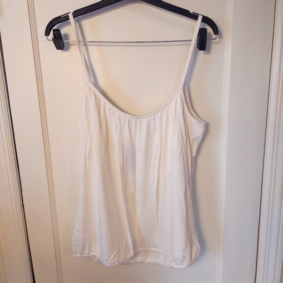 NWT-Keyhole Tank with Shelf Bra - Picture 2 of 6
